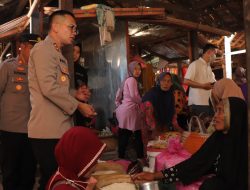 Bersama Satgas Pangan Kapolres Ponorogo Cek Pasar Jambon Pantau Harga dan Stok Bahan Pokok