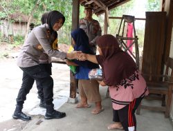 Dukung Pemerintah Tangani Stunting, Polres Ponorogo Gelar Bakti Sosial